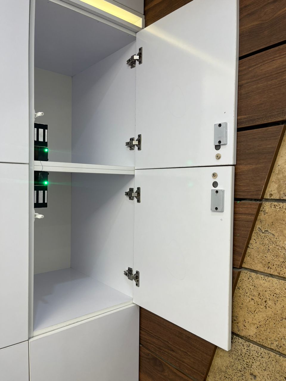 سیستم آنلاین به همراه دستگاه‌هایی مرکزی